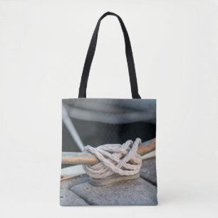 Sicher verankert: Die Kunst der Knochen Tasche