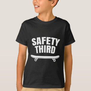 Sicherheit an letzter Stelle Skateboarding Lustig  T-Shirt