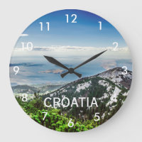 Sicht auf das Meer aus den Bergen in Kroatien
