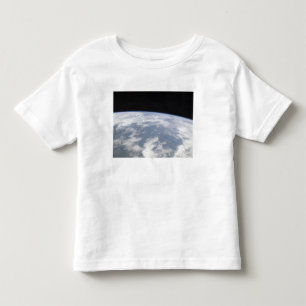 Sicht auf den Planeten Erde vom Weltraum Kleinkind T-shirt