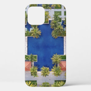 Sicht auf den Pool, umgeben von Palmen Case-Mate iPhone Hülle