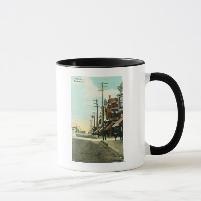 Sicht auf die Main StreetMonrovia, CA Tasse (Rechts)