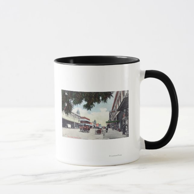 Sicht auf die Main StreetVisalia, CA Tasse (Rechts)