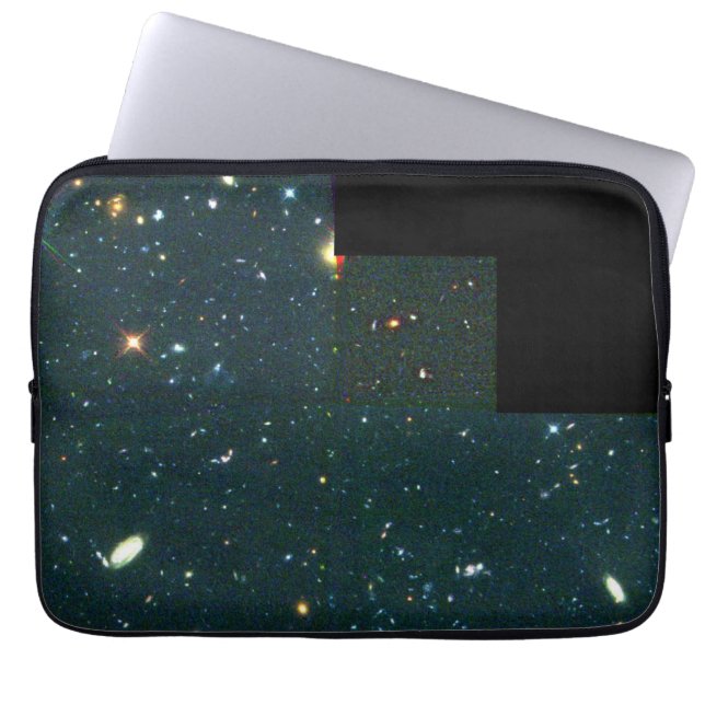 Sicht auf entfernte, schwache Galaxien zeigt junge Laptopschutzhülle (Vorderseite)