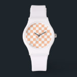 Sichtbare Quadrate pfirsich und weißes geometrisch Armbanduhr<br><div class="desc">Die karierten Quadrate pfirsichfarben das orange weiße geometrische Retromuster. Cooles geometrisches rechteckiges Muster in Retro. Vintage Fliesen weiß und pfirsichfarben hellorange modernes Schachbrett.</div>
