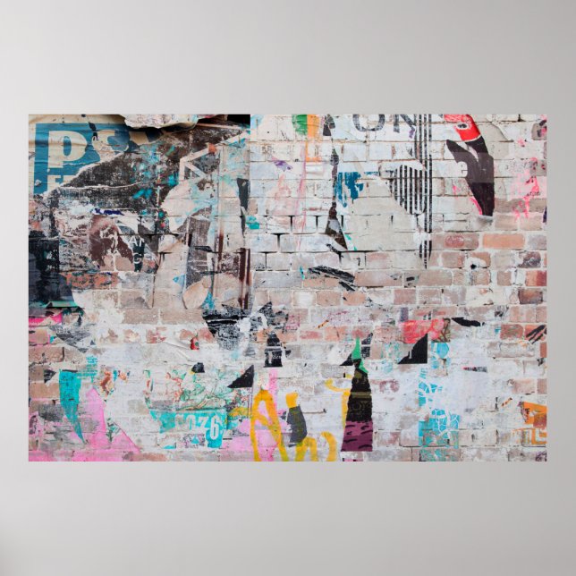 Sichtbare Wand aus verwittertem Backstein mit abge Poster (Vorne)