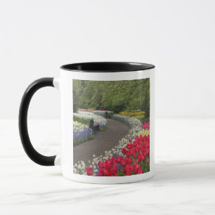 Sidewalk durch Tulpen, Düfte und Tasse