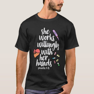Sie arbeitet gerne mit ihren Händen Krankenschwest T-Shirt