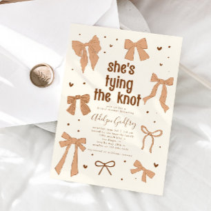 Sie bindet das Brautparty des Knot-Beige-Bows Einladung