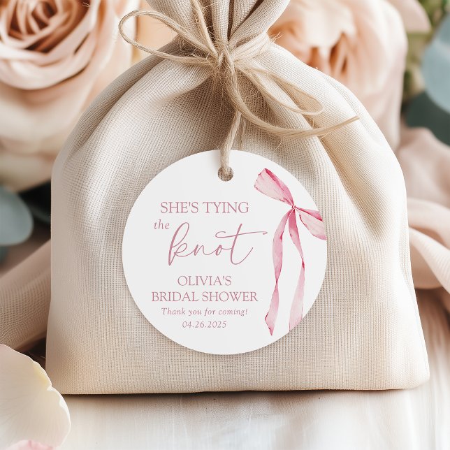 Sie bindet das Brautparty des "Knot Coquette Bow" Geschenkanhänger (Von Creator hochgeladen)