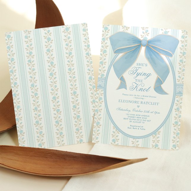 Sie bindet das Brautparty des Knot Powder Blue Bow Einladung (Von Creator hochgeladen)