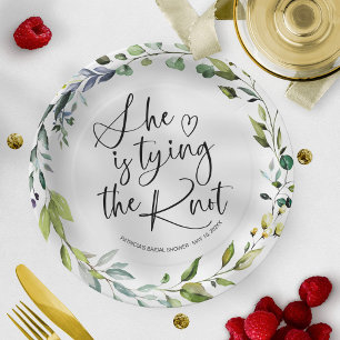 Sie bindet das Brautparty des Knotens Pappteller