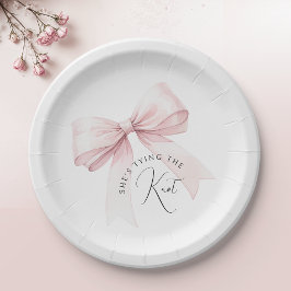 Sie bindet das Brautparty des Knotens Pappteller