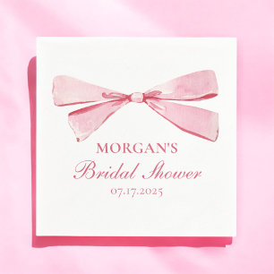 Sie bindet das knochenrosa Brautparty Serviette