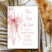 Sie bindet das knospenrosa Brautparty an