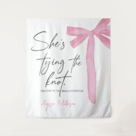 Sie bindet das Rosa-Bow-Brautparty an den Knoten Wandteppich