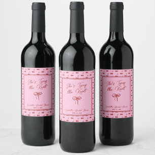 Sie bindet den Cocktail des Knot-Cherry-Brautparty Weinetikett