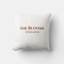 Sie blüht Zierkissen mit Blumenmuster