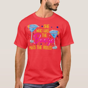 Sie, die die Schnauze hat, macht die Regeln, die i T-Shirt