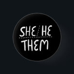 Sie/ER/THEM Pronouns Pride Handschrift Minimal Button<br><div class="desc">Dekorieren Sie Ihr Outfit mit diesem coolen Kunstknopf. Macht ein großartiges Geschenk! Sie können ihn anpassen und auch Text hinzufügen. Karo in meinem Shop für viel mehr Farben und Muster! Lass mir Bescheid,  wenn du auch etwas Gewohntes willst.</div>