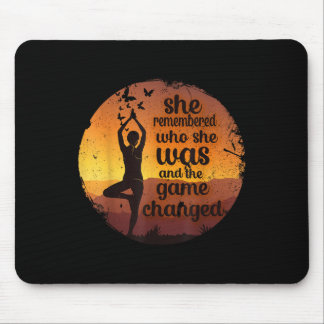 Sie erinnerte sich, wer sie war, und das Spiel ver Mousepad