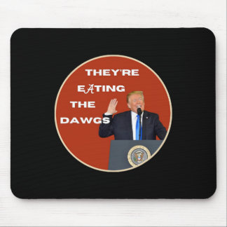 Sie essen die Hunde Dawgs stimmen für Trump als Pr Mousepad