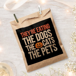 Sie essen die Hunde, die Katzen, die Haustiere Hal Geschenktütchen