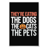 Sie essen die Hunde, die Katzen die Haustiere Hall