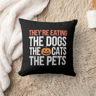 Sie essen die Hunde die Katzen die Haustiere Hallo Kissen