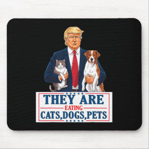 Sie essen die Hunde, die Katzen, die Haustiere Mousepad