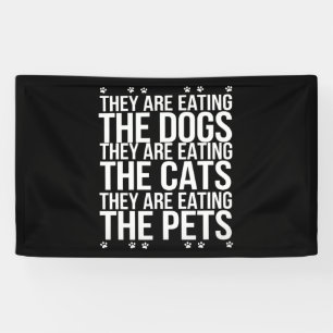 Sie essen die Hunde die Katzen die Haustiere Trump Banner