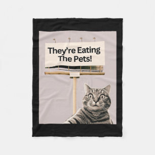 Sie essen die Hunde, die wir nicht essen Fleecedecke