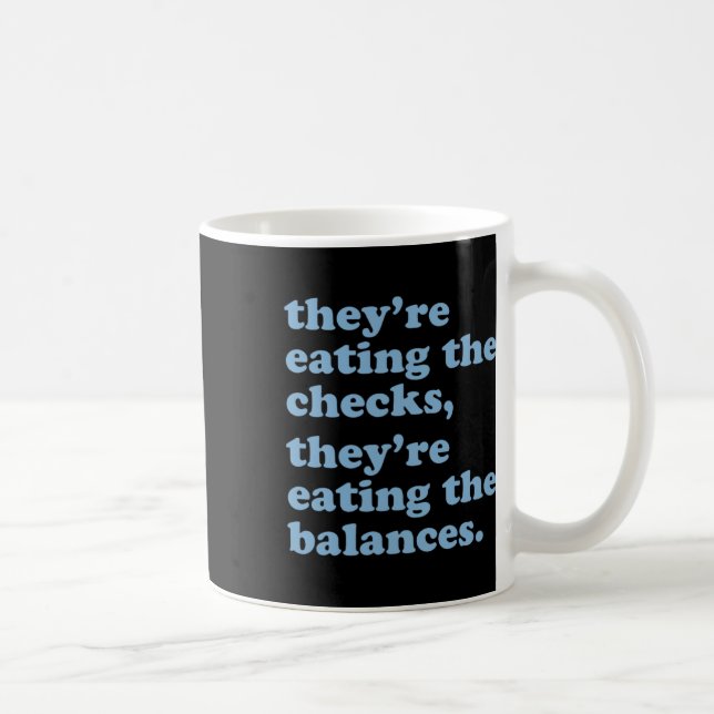 Sie essen die Karos. Sie essen den Balken Kaffeetasse (Rechts)