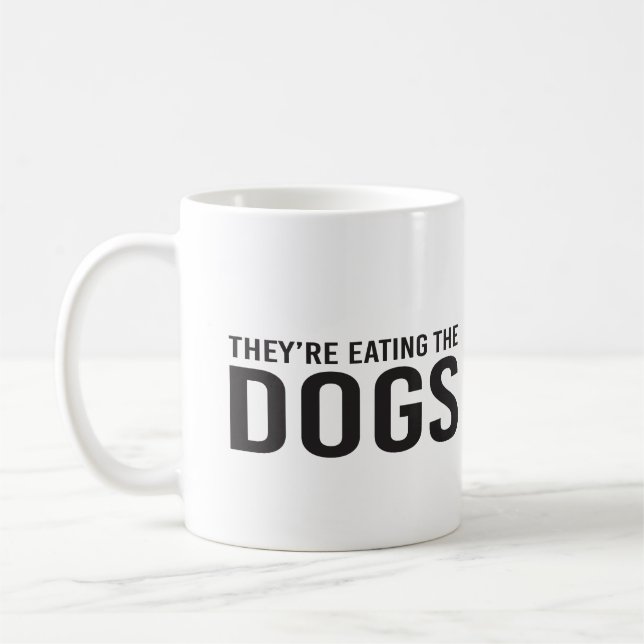 Sie essen Hunde, sie essen Katzen Kaffeetasse (Links)