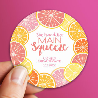 Sie fand ihr Haupt-Squeeze-Brautparty Runder Aufkleber