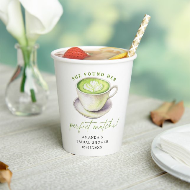 Sie fand ihr perfektes Matcha-Brautparty Pappbecher (In Situ)