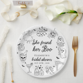 Sie fand ihre Boo-Geister-Hochzeitsdusche mit flor Pappteller