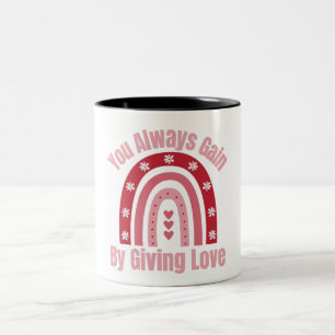 Sie gewinnen immer, indem Sie Liebe geben Zweifarbige Tasse