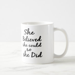 Sie glaubt, dass sie könnte, also sie Kaffee oder Kaffeetasse