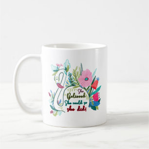 Sie glaubte, sie könnte also mit Blume schwänzen Kaffeetasse