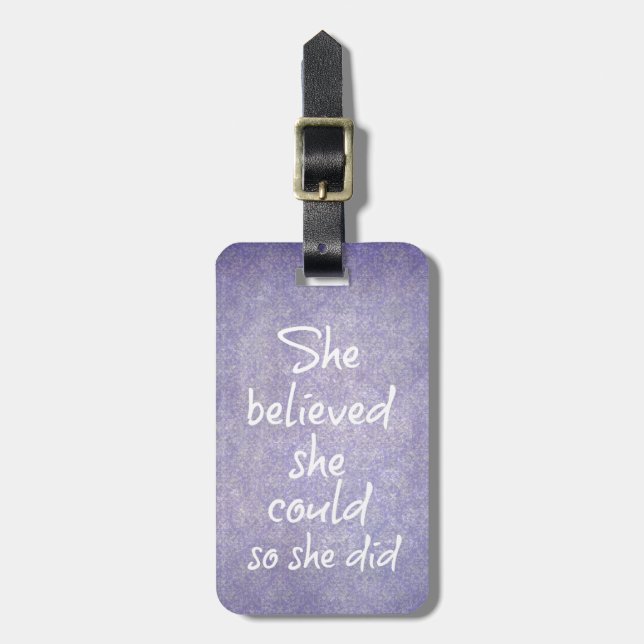 Sie glaubte, sie könnte es, also gab sie Zitat Gepäckanhänger (Vorderseite vertikal)