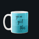 Sie haben das Got | Moderne türkisfarbene Streifen Kaffeetasse<br><div class="desc">Diese inspirierende und trendige Tasse weist Streifen in türkisfarbenen Farbtönen auf,  mit dem Satz "Sie got dies" in der modernen Typografie. Fügen Sie Ihren Namen zu personalisieren.</div>