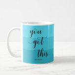 Sie haben das Got | Moderne türkisfarbene Streifen Kaffeetasse<br><div class="desc">Diese inspirierende und trendige Tasse weist Streifen in türkisfarbenen Farbtönen auf,  mit dem Satz "Sie got dies" in der modernen Typografie. Fügen Sie Ihren Namen zu personalisieren.</div>