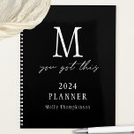 Sie haben diesen 2024 Monogramm-Anfangsnamen schwa Planer<br><div class="desc">Sie haben diesen 2024 Monogramm Anfangsnamen Schwarz und Weiß Got. Behalt dich mit diesem motivierend Design mit einem ermutigenden Zitat für das kommende Jahr in einem informellen Set-Skript unter deinem ursprünglichen Weiß auf schwarzem Hintergrund. Personalisieren Sie das Jahr und Ihren Namen.</div>