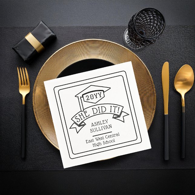 Sie hat den Namen des Abschlusses Grand Cap | Schu Serviette (Black and White Grad Cap "She Did It!" Graduation Name and Class Year with School Paper Napkins)