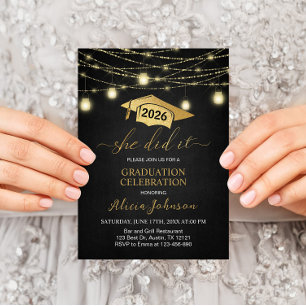 Sie hat es geschafft! Elegante schwarze Gold-Absch Einladung