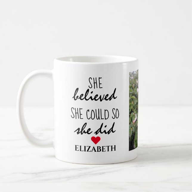 Sie hat Foto Collage Add Name Abschluss Tasse (Links)