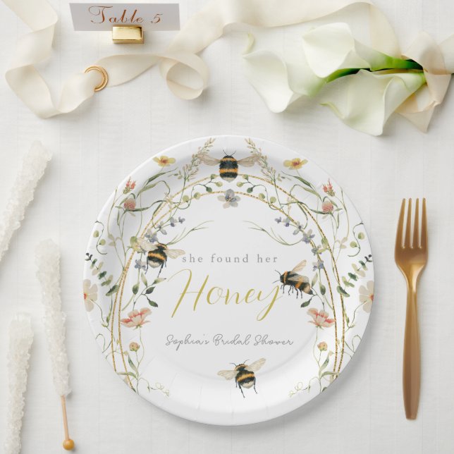 Sie hat ihren Honey Wildflower Junggesellinnenabsc Pappteller (Hochzeit)