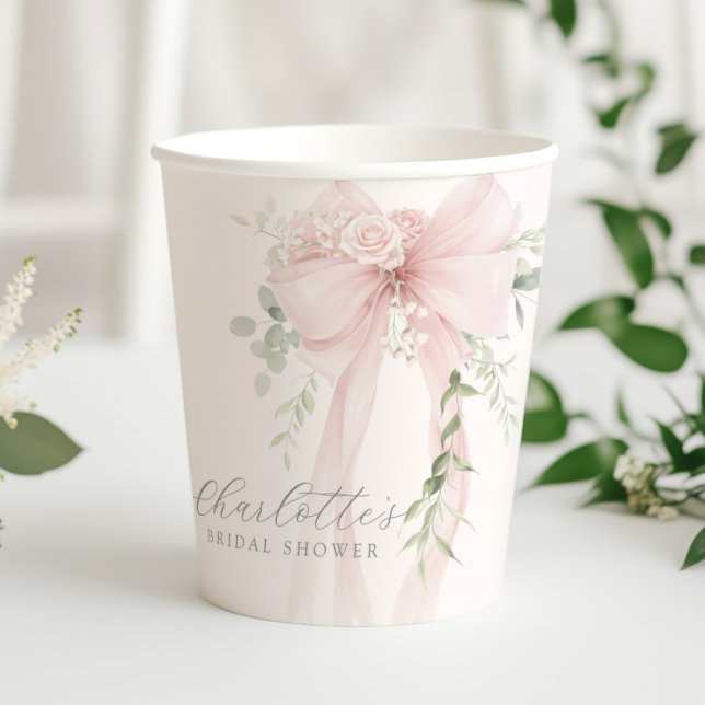 Sie heiratet Blush Bow Brautparty Pappbecher (Von Creator hochgeladen)