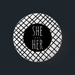 SIE/IHR Pronouns Handmade Grid Schwarz-weiß CUSTOM Button<br><div class="desc">Dekorieren Sie Ihr Outfit mit diesem coolen Kunstknopf. Macht ein großartiges Geschenk! Sie können ihn anpassen und auch Text hinzufügen. Karo in meinem Shop für viel mehr Farben und Muster! Lass mir Bescheid,  wenn du auch etwas Gewohntes willst.</div>